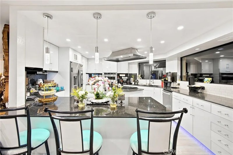 433 N Orchid Tree