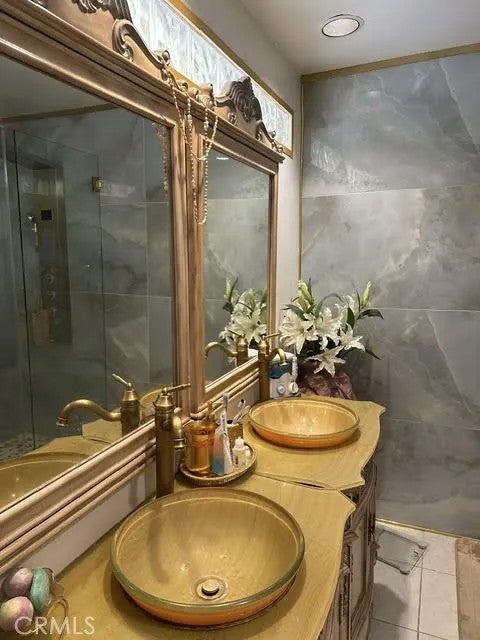 433 N Orchid Tree