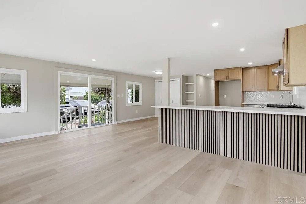 1285 E Washington 91