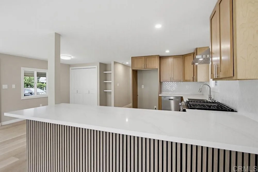 1285 E Washington 91