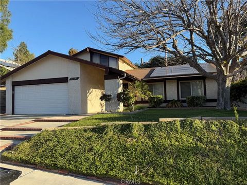 Photo of 23041 Posada Dr, Valencia, CA 91354 (MLS # SR26051579)