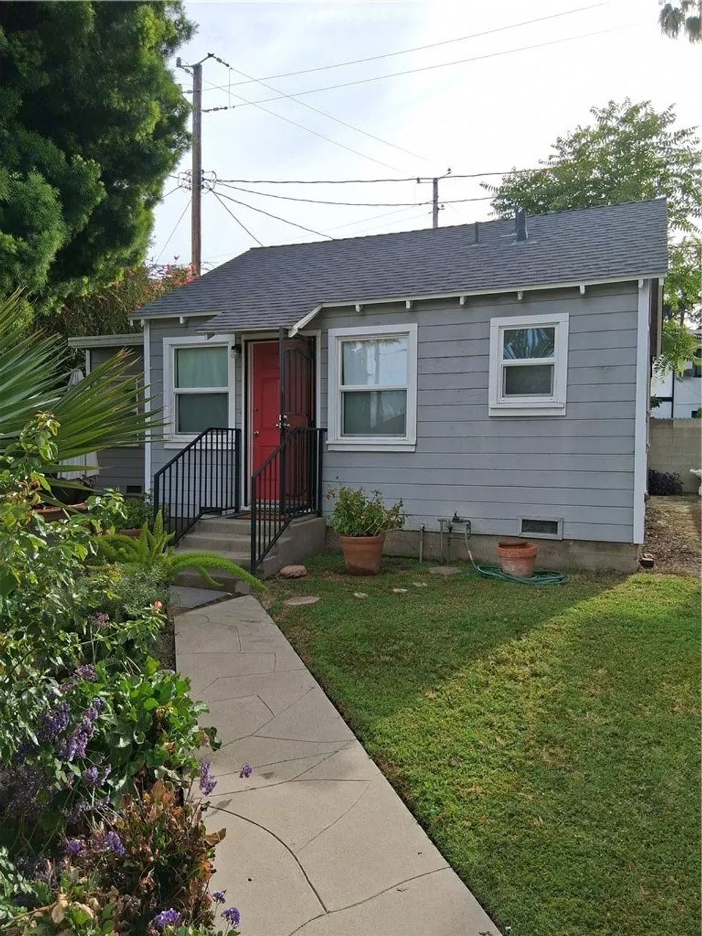 Photo of 131 S Virginia Avenue, Burbank, CA 91506 (MLS # BB26085859)