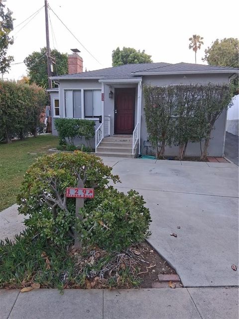 Photo of 131 S Virginia Avenue, Burbank, CA 91506 (MLS # BB26085859)