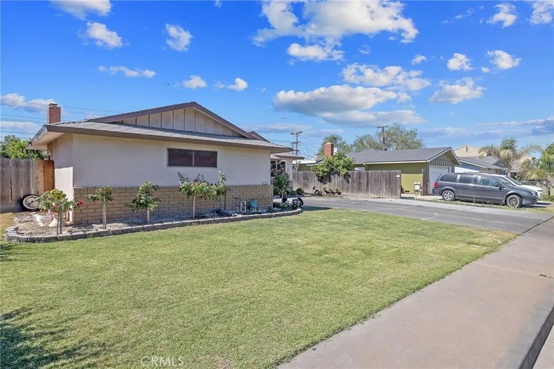 1585 Mulberry Lane