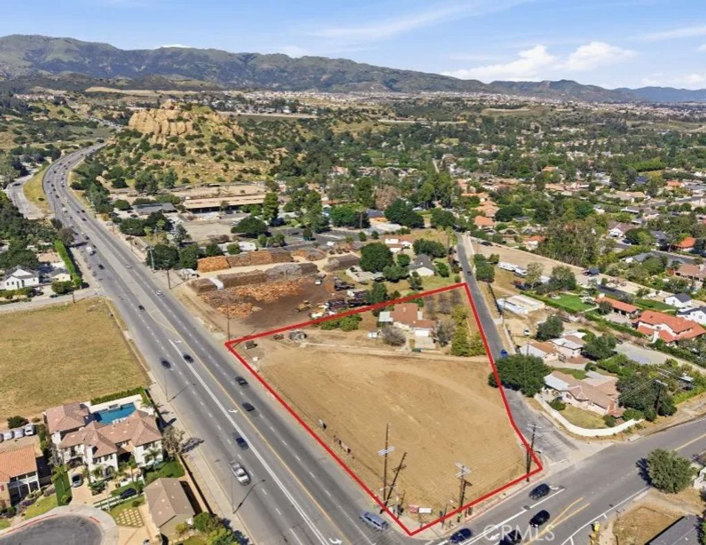 Photo of 10721 Andora Ave, Chatsworth, CA 91311 (MLS # SR26075406)