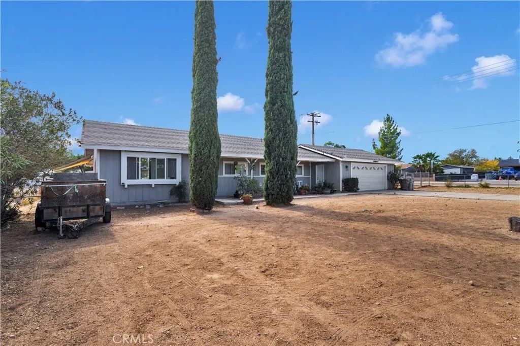 Photo of 17805 Bascom St, Hesperia, CA 92345 (MLS # HD25251495)