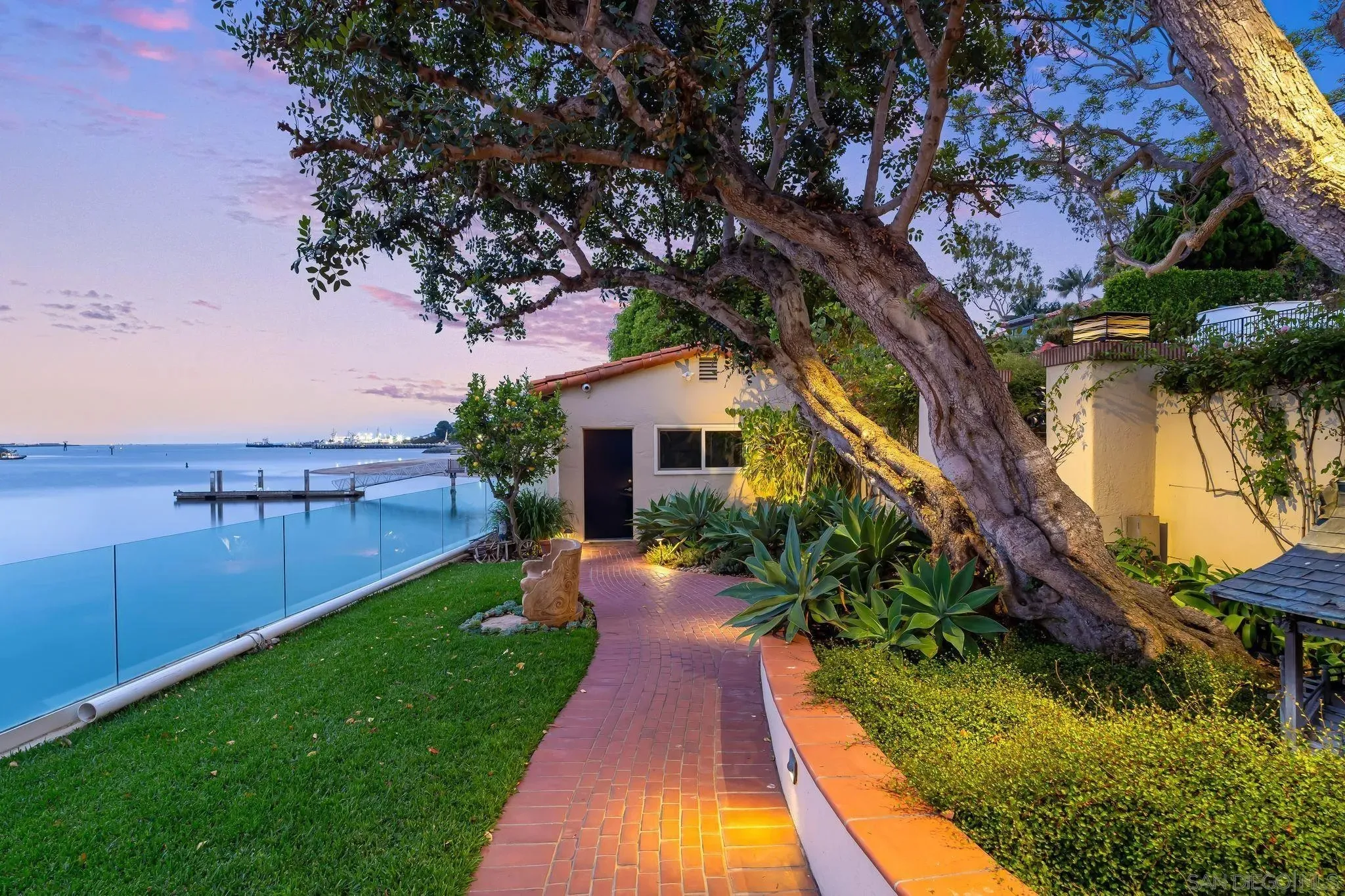 San Diego, California 92106, United States, 3 Bedrooms Bedrooms, ,4 BathroomsBathrooms,Residential,Active,182774