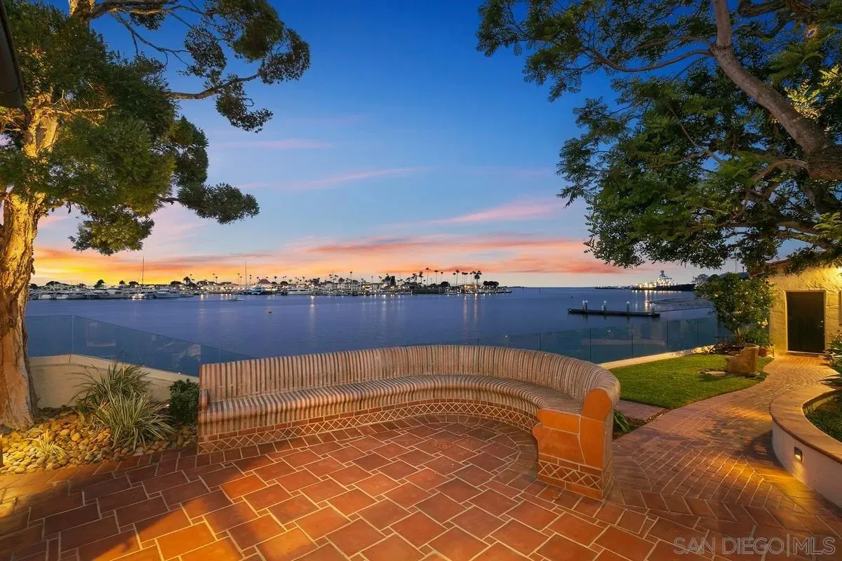 San Diego, California 92106, United States, 3 Bedrooms Bedrooms, ,4 BathroomsBathrooms,Residential,Active,182774