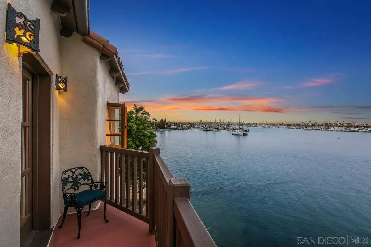 San Diego, California 92106, United States, 3 Bedrooms Bedrooms, ,4 BathroomsBathrooms,Residential,Active,182774
