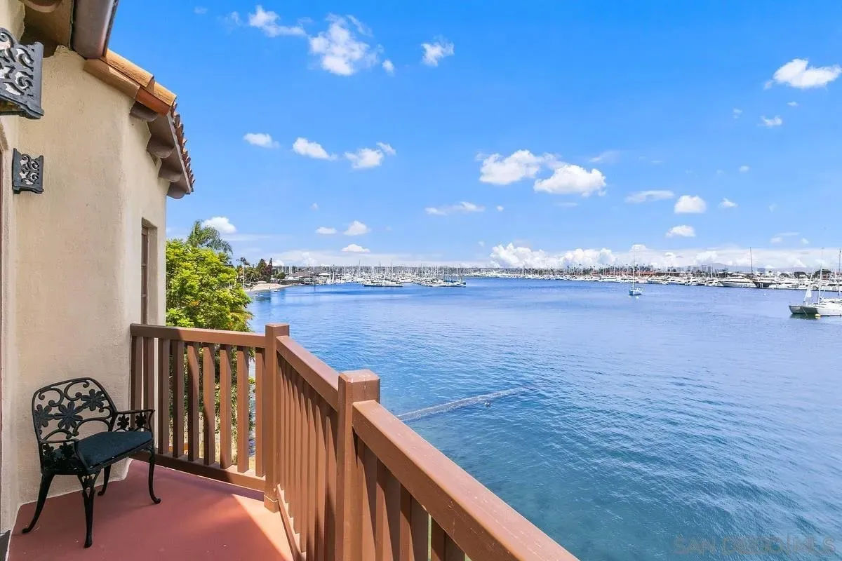 San Diego, California 92106, United States, 3 Bedrooms Bedrooms, ,4 BathroomsBathrooms,Residential,Active,182774