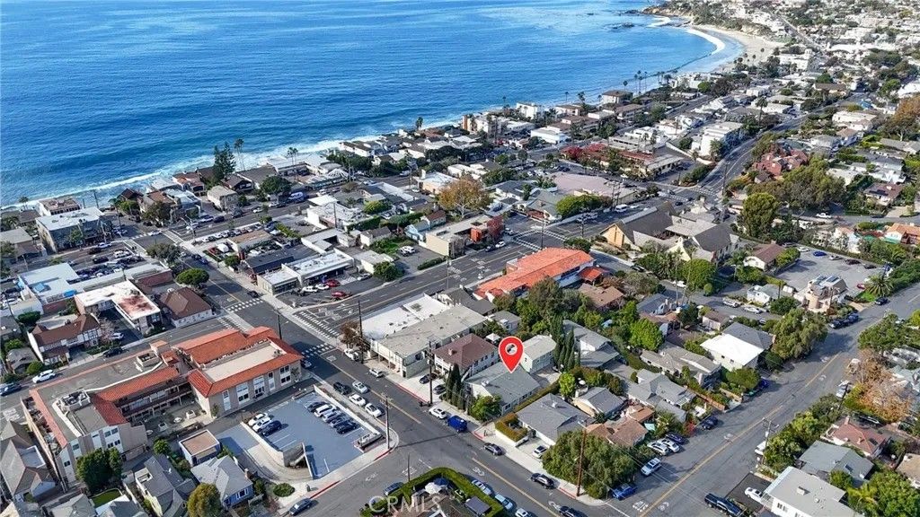 Photo of 352 Thalia St, Laguna Beach, CA 92651 (MLS # OC25264567)