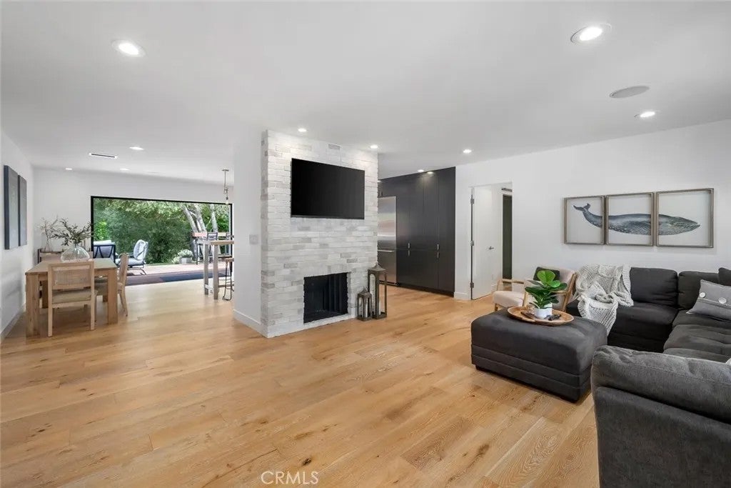 2038 San Luis Dr