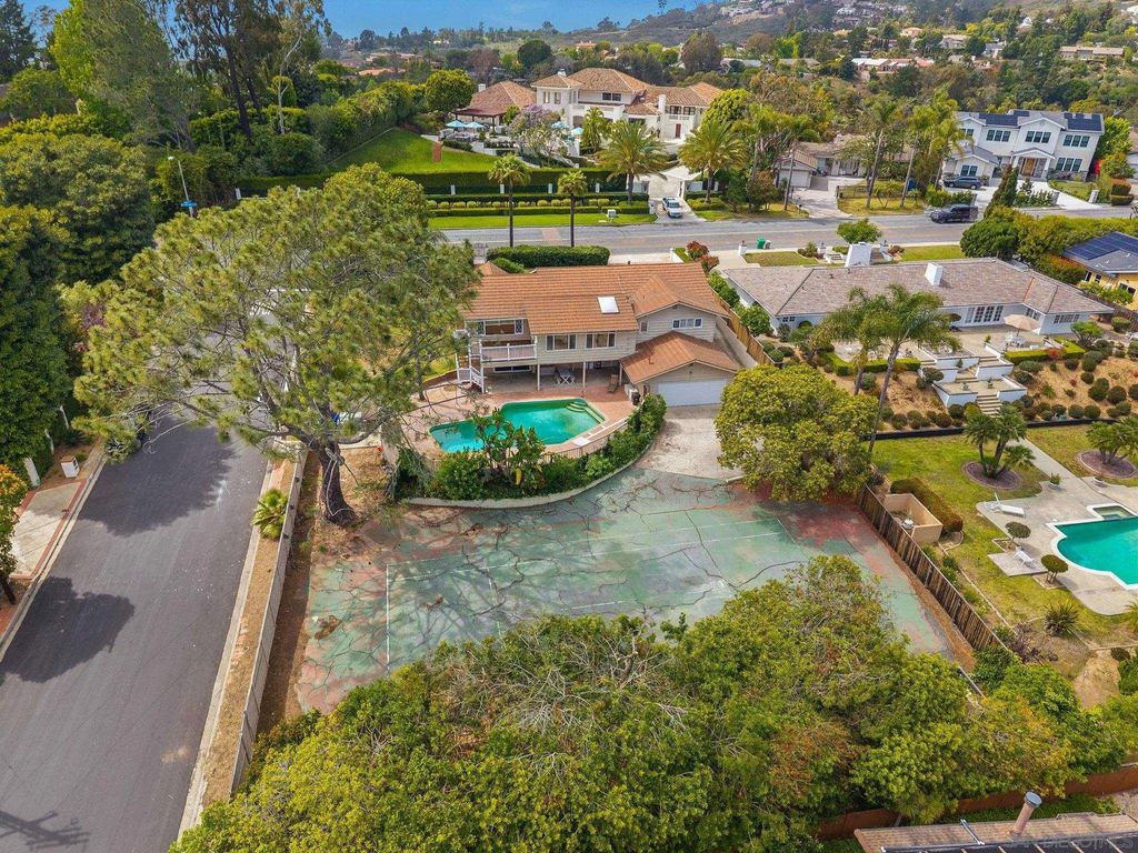 Photo of 6401 La Jolla Scenic Dr S Dr, La Jolla, CA 92037 (MLS # 260010572)