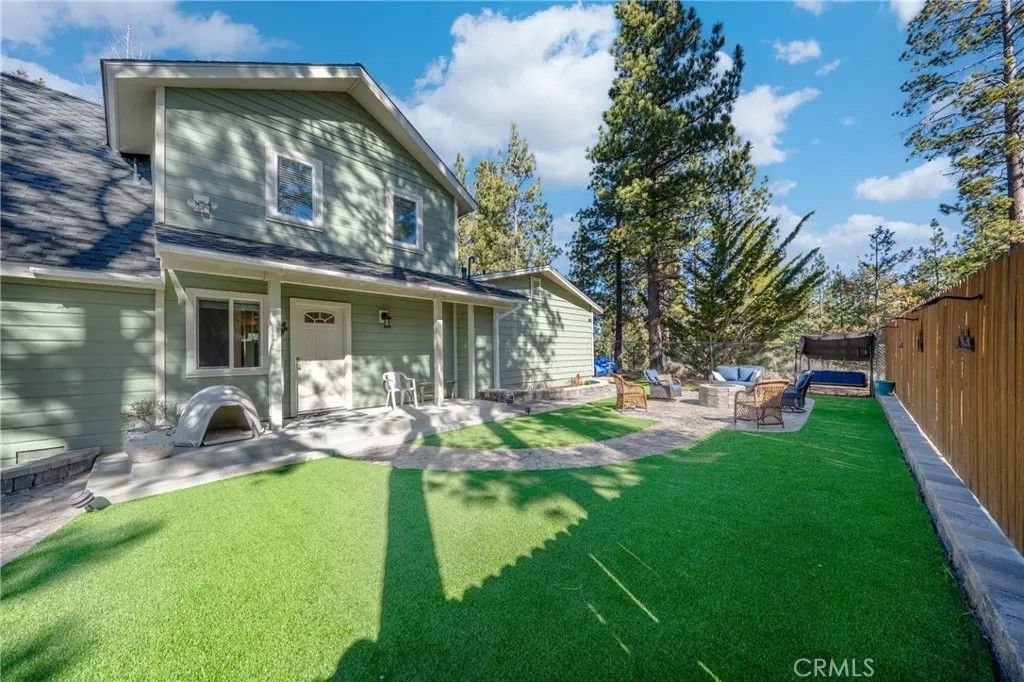 Photo of 195 Knoll Rd, Big Bear Lake, CA 92315 (MLS # SB26030644)