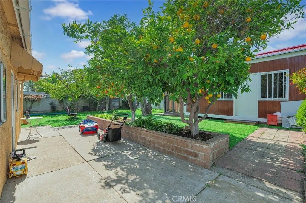 Photo of 927 N Glenn Ave, Ontario, CA 91764 (MLS # TR26044093)