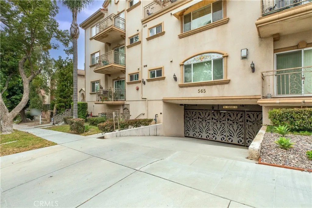 565 E San Jose PH1
