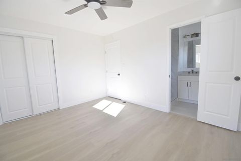 Tiny photo for 4646 Coconino Way, San Diego, CA 92117 (MLS # 250045318)