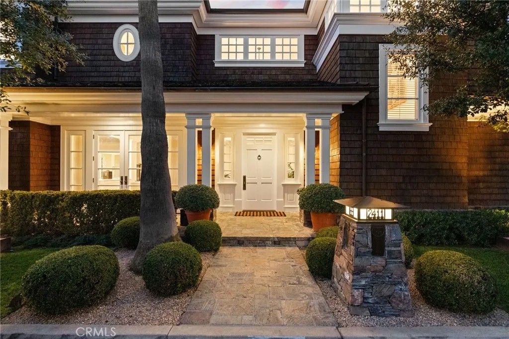 Photo of 2411 Bayshore Dr, Newport Beach, CA 92663 (MLS # NP26015968)