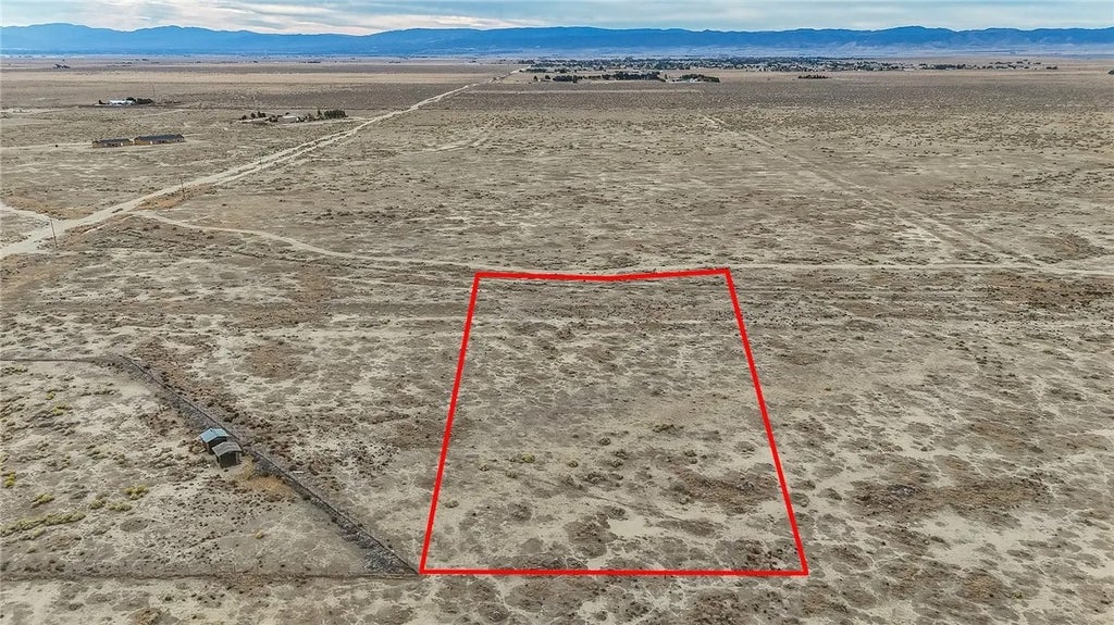Photo of 33 Antelope Hwy. A8, Lancaster, CA 93536 (MLS # SR25260782)