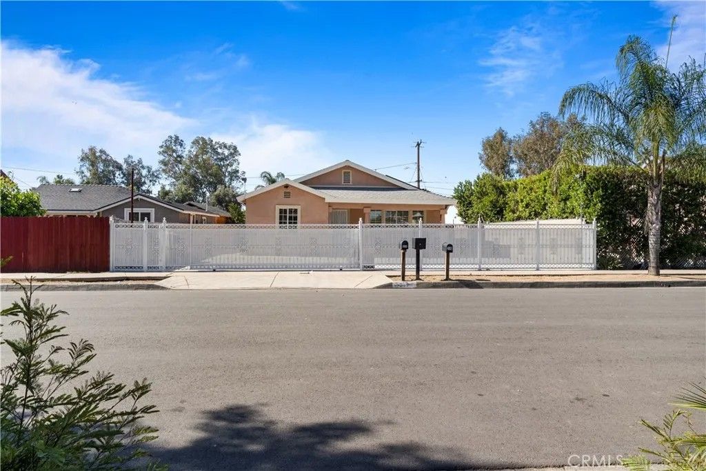 Photo of 217 E 5th Street, Perris, CA 92570 (MLS # IV26097646)