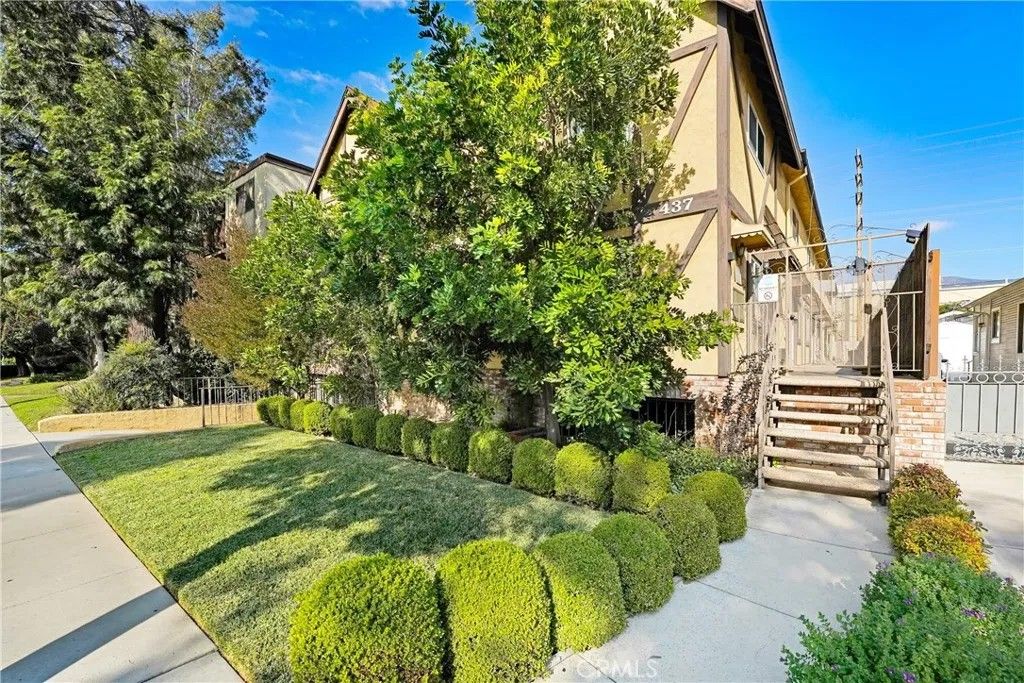 Photo of 437 Ivy Street #4, Glendale, CA 91204 (MLS # GD25273863)