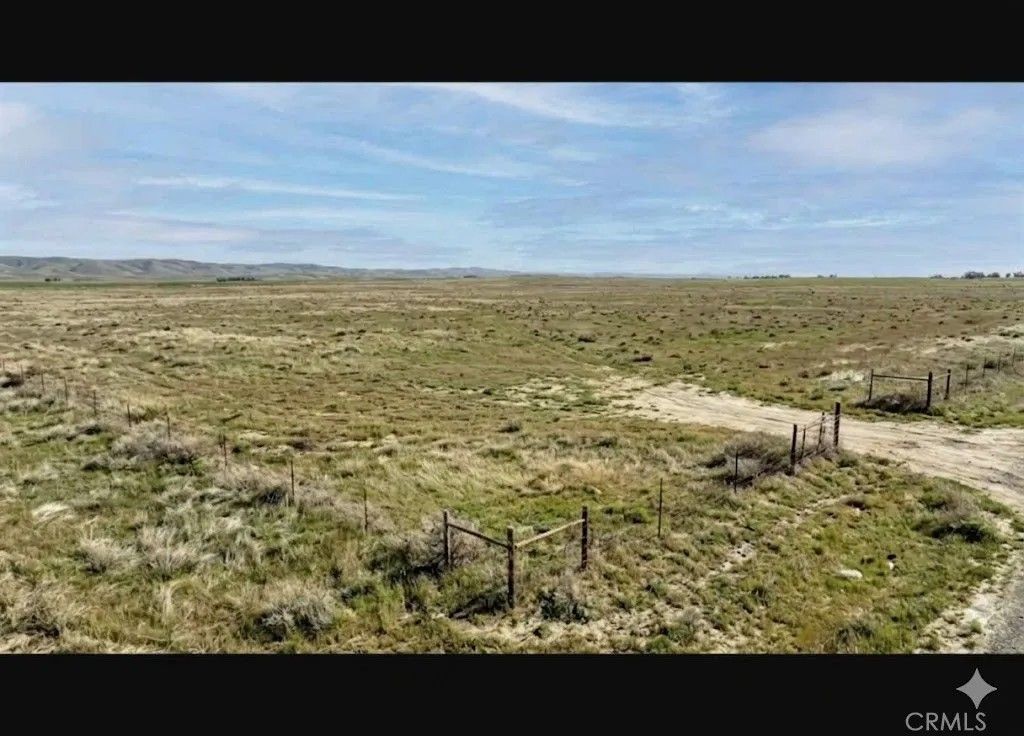 Photo of 10 Avenue G, Roosevelt, CA 93535 (MLS # CV26097312)