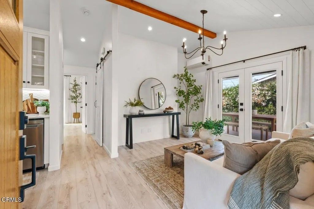 Photo of 242 E Mcfarlane Drive, Ventura, CA 93001 (MLS # V1-35016)