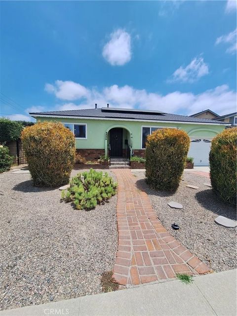 Photo of 5532 Pepperwood Ave, Lakewood, CA 90712 (MLS # OC25280951)