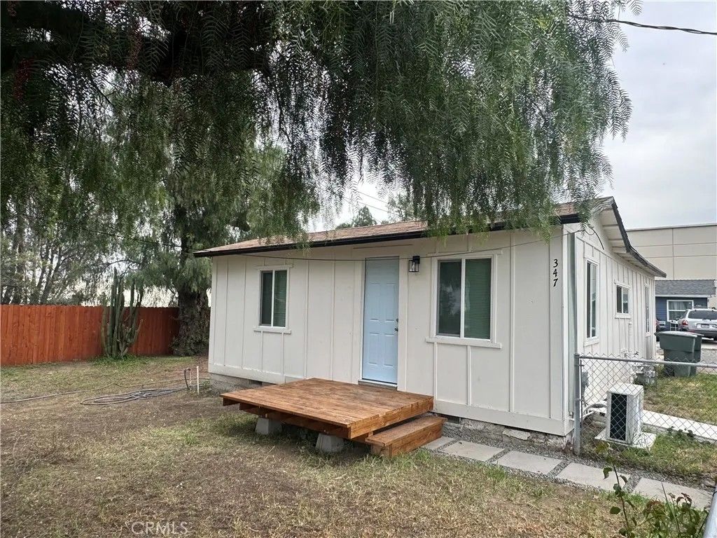 Photo of 347 N Garfield Ave, Corona, CA 92882 (MLS # IV25278078)