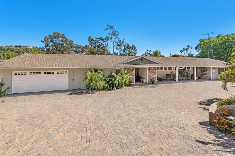 9865 Edgelake Drive