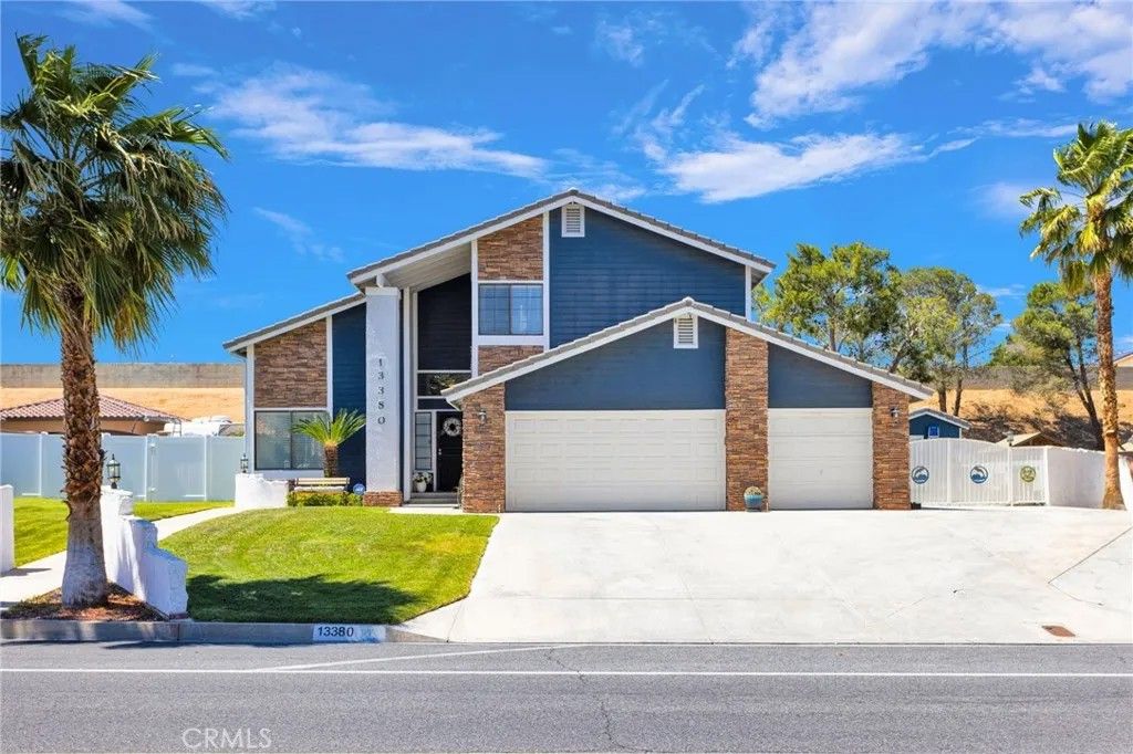 Photo of 13380 Hidden Valley Rd, Victorville, CA 92395 (MLS # HD26081984)