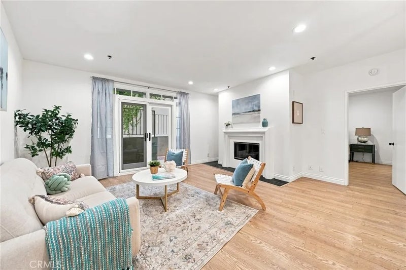 2222 N Beachwood Drive 105