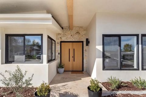 Photo of 23755 Clarendon, Woodland Hills, CA 91367 (MLS # OC26038425)