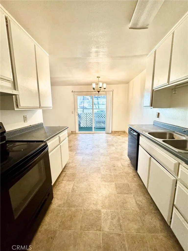 23635 Golden Springs B8