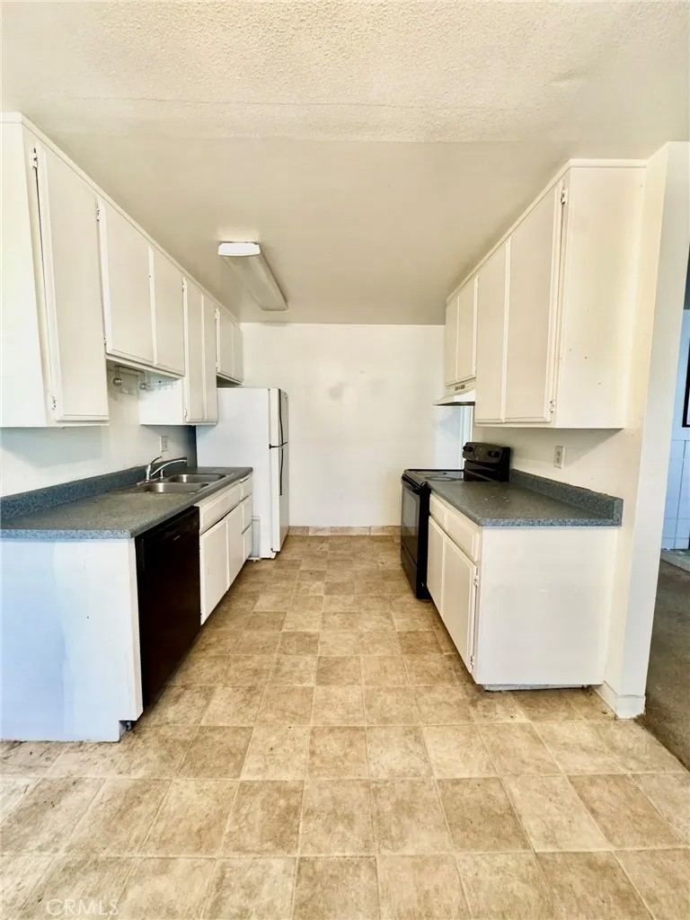 23635 Golden Springs B8