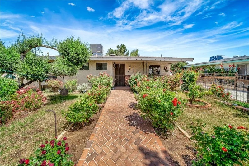 1617 Elizabeth Lake