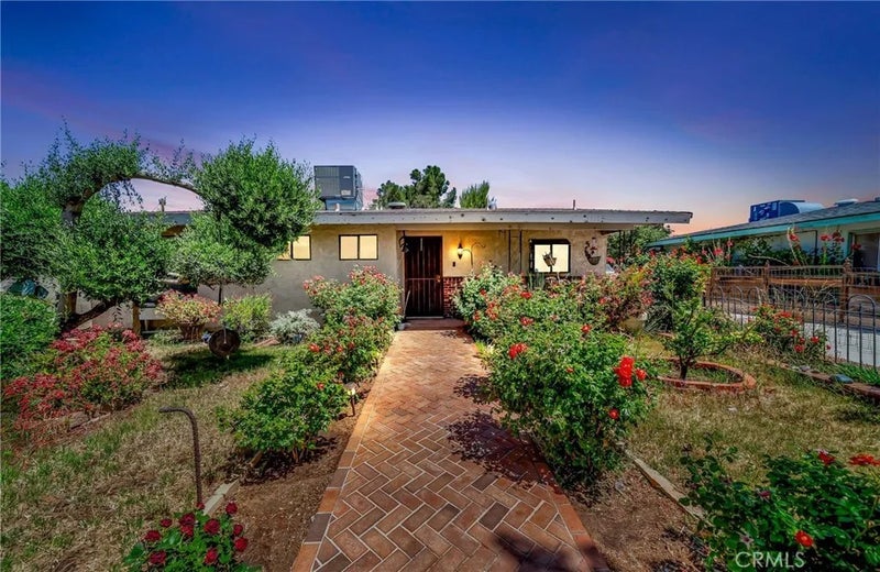 1617 Elizabeth Lake