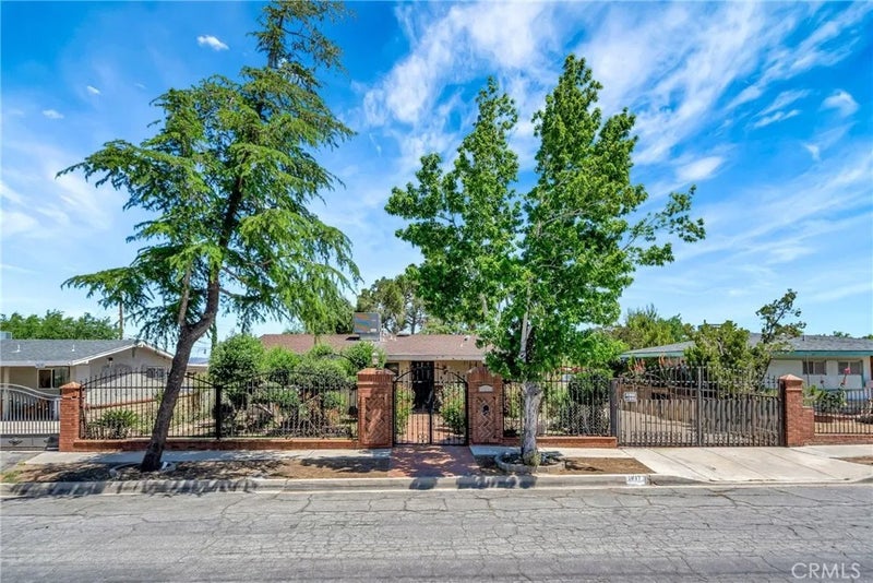 1617 Elizabeth Lake
