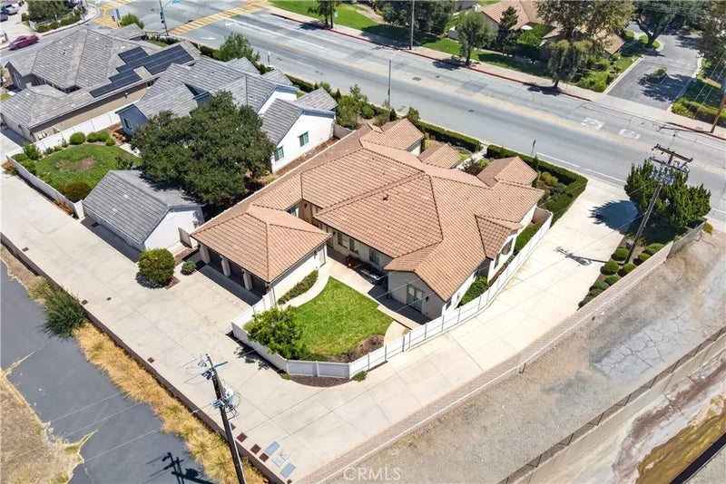 1469 E Foothill Blvd