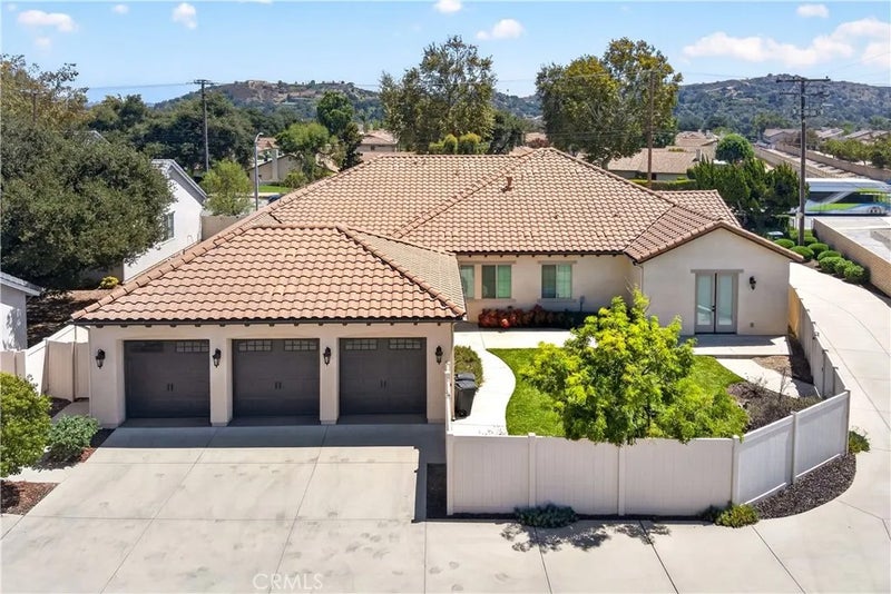 1469 E Foothill Blvd