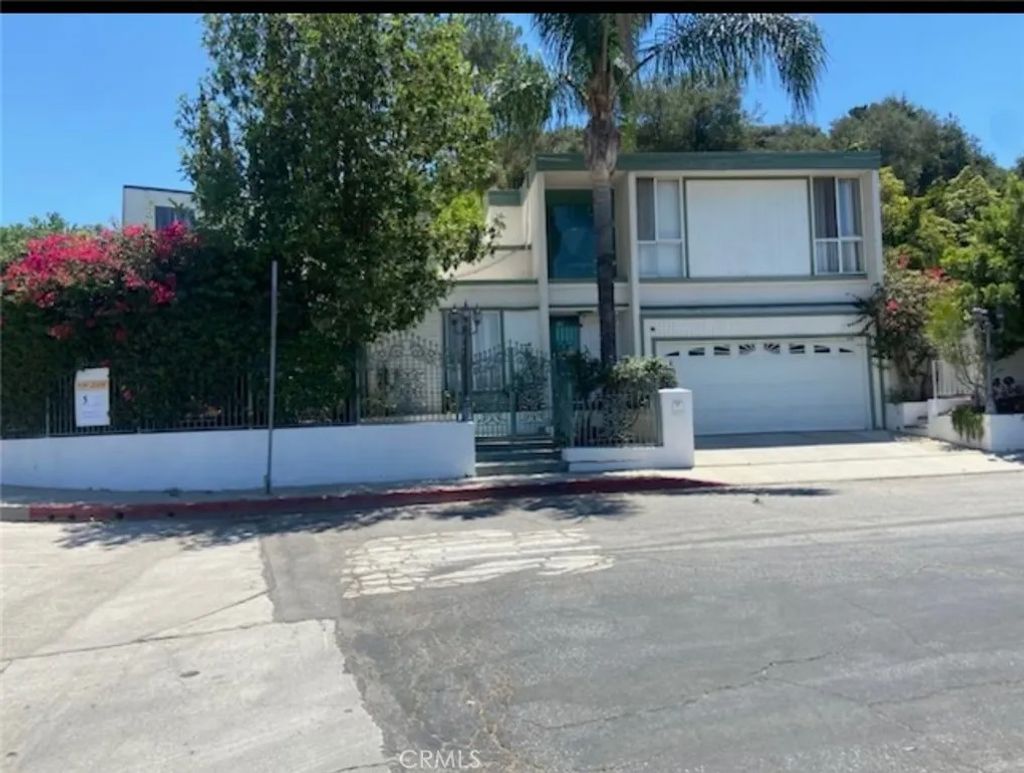 Photo of 17041 Escalon Drive, Encino, CA 91436 (MLS # SR25279735)