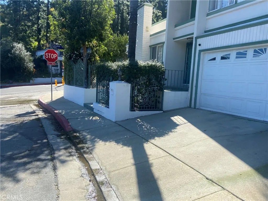 Photo of 17041 Escalon Drive, Encino, CA 91436 (MLS # SR25279735)