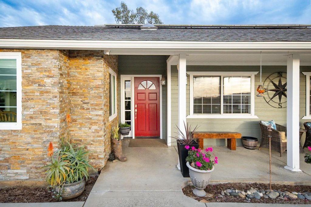 Photo of 30073 Alta Mira Ln, Valley Center, CA 92082 (MLS # 260004325)