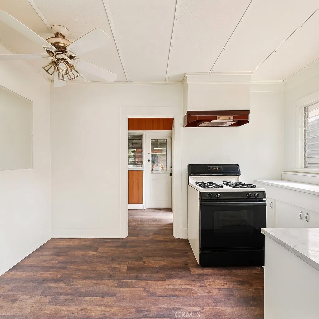 401 W Graham