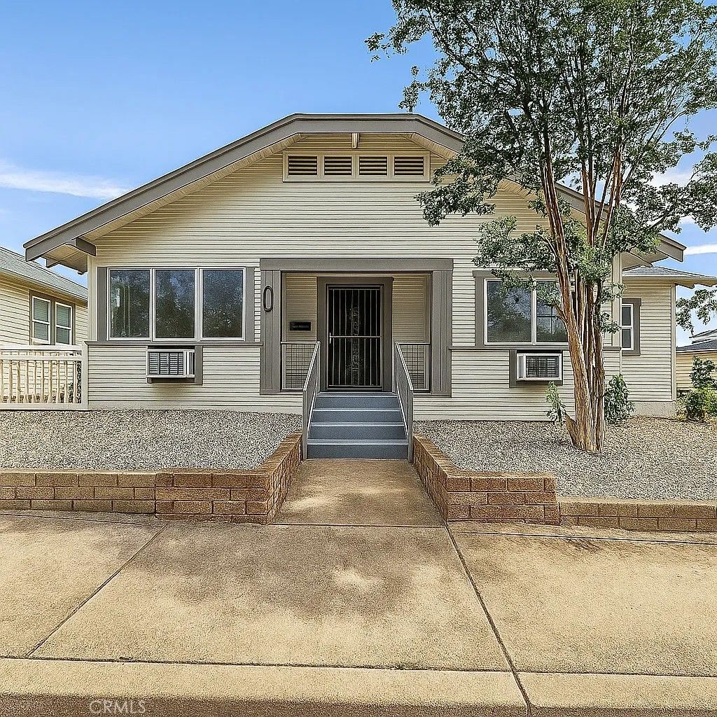 Photo of 401 W Graham Ave, Lake Elsinore, CA 92530 (MLS # TR25275541)