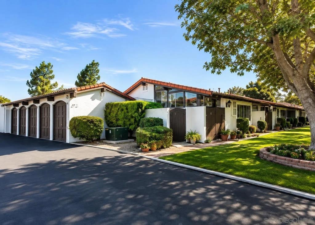 Photo of 16533 Caminito Vecinos #57, San Diego, CA 92128 (MLS # 260020007)