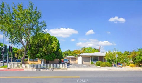 Photo of 309 N Cambridge Avenue, Claremont, CA 91711 (MLS # CV26216935)