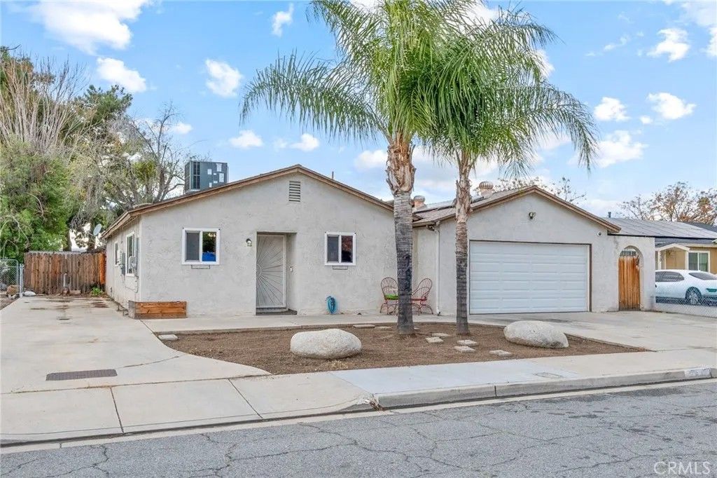 Photo of 784 S Miramar, San Jacinto, CA 92583 (MLS # SW26034307)