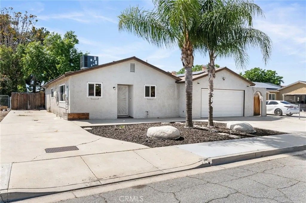 Photo of 784 S Miramar Ave, San Jacinto, CA 92583 (MLS # SW26034307)