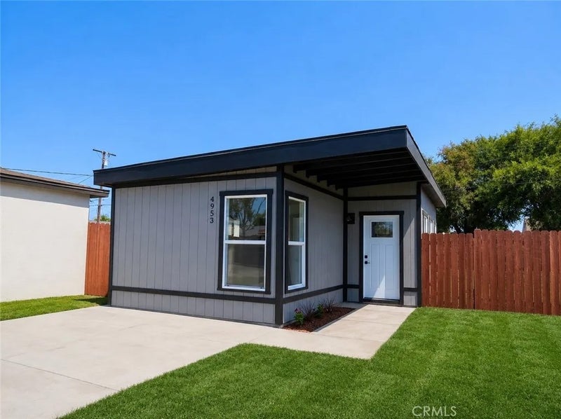 4953 E San Carlos